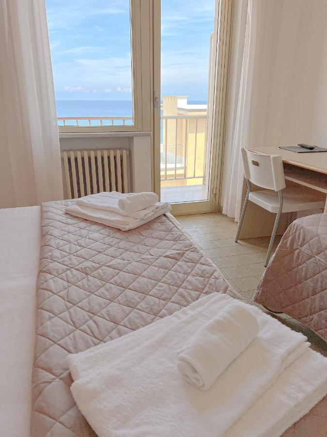 Hotel Ambassador Laigueglia Esterno foto