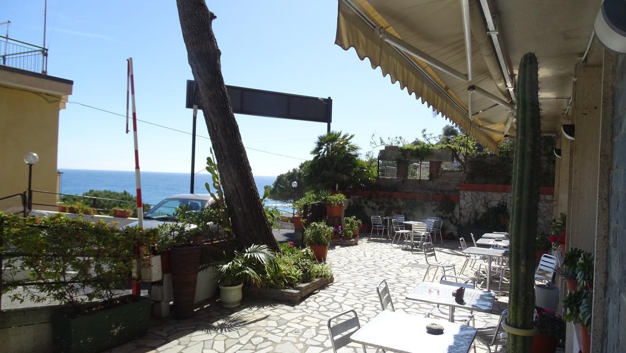 Hotel Ambassador Laigueglia Esterno foto